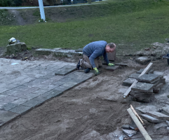 Bestraten speelplein NLdoet